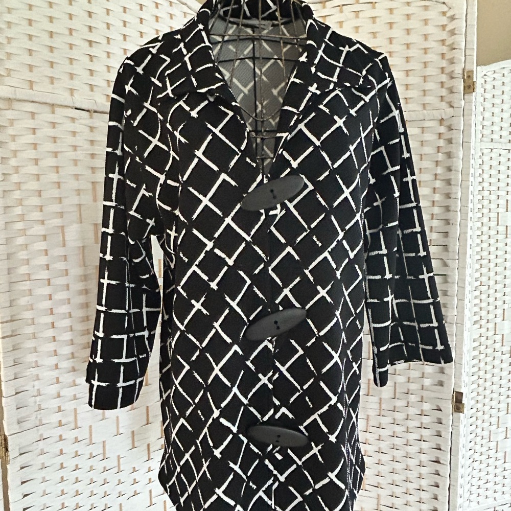 Stylish Caroline Rose Geometric Black and White Stylish Jacket